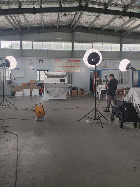 Máy phân loại màu Koyue đặc biệt mời một đội ngũ chuyên nghiệp quay video quảng cáo, giới thiệu vẻ đẹp của công nghệ và công nghiệp